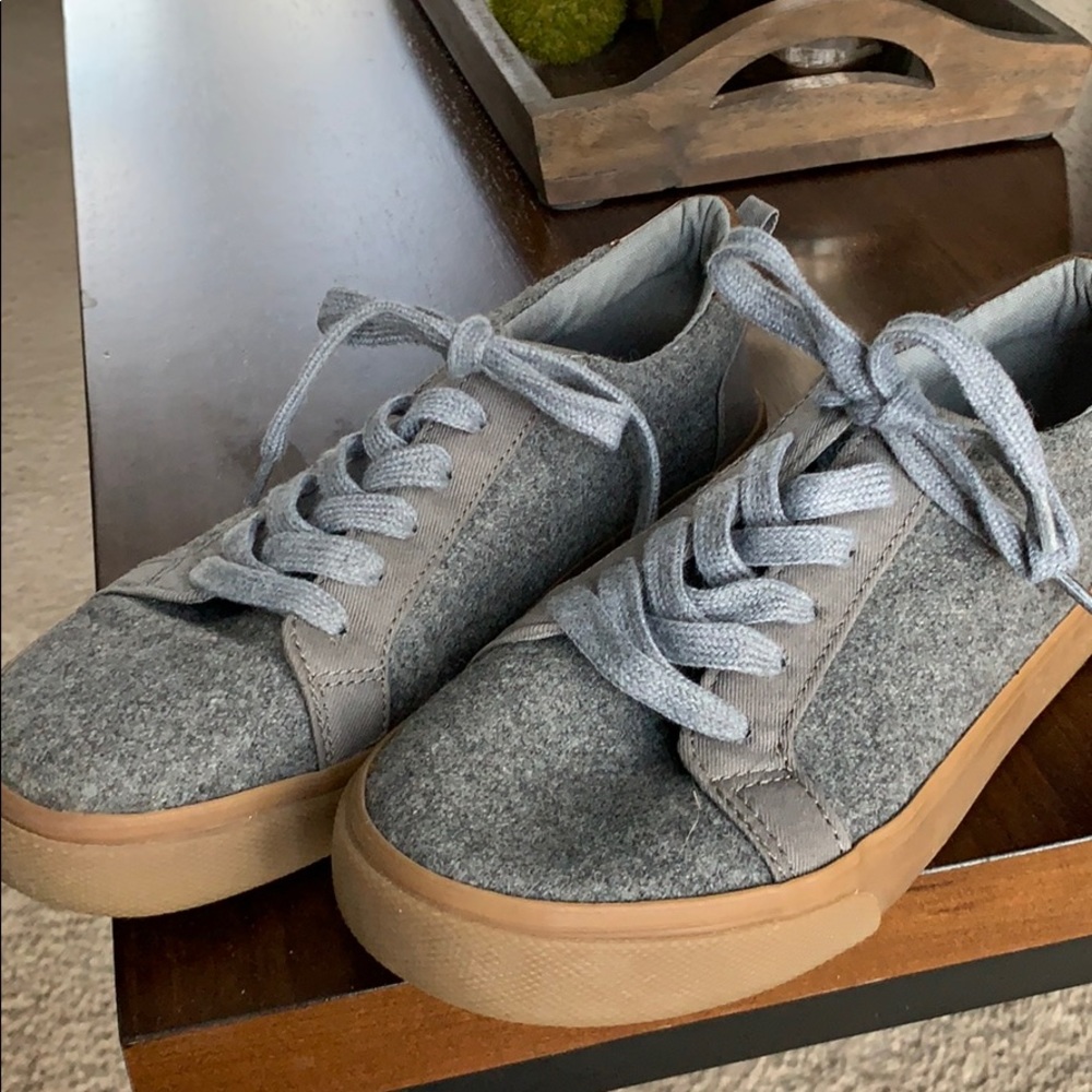 Boys shoes